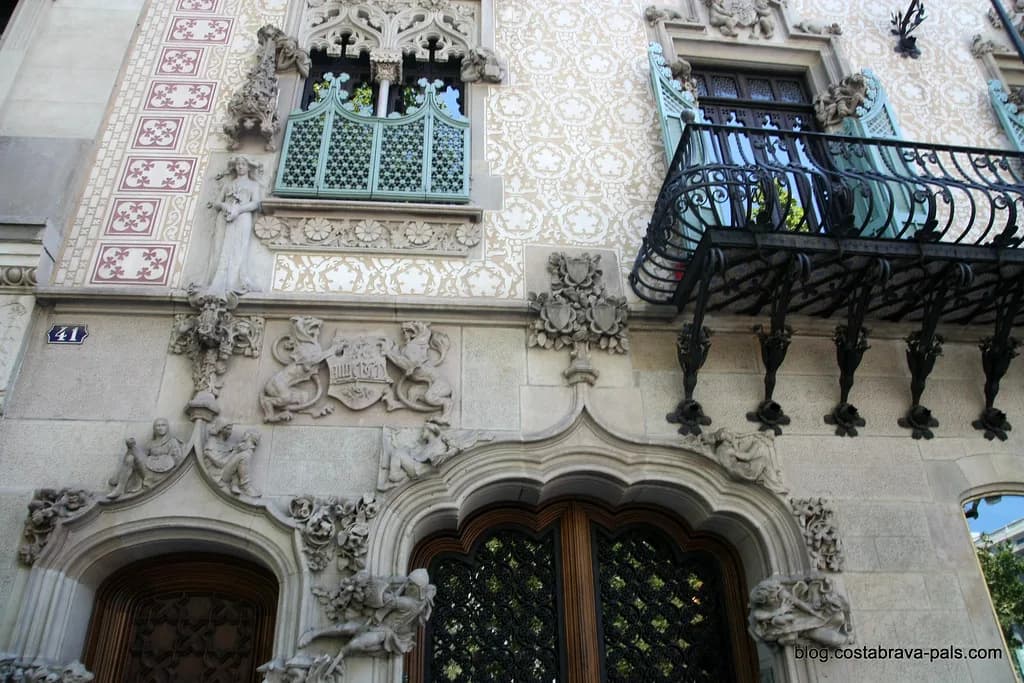Barcelona Packing List: 10 Essential Categories for Your Trip