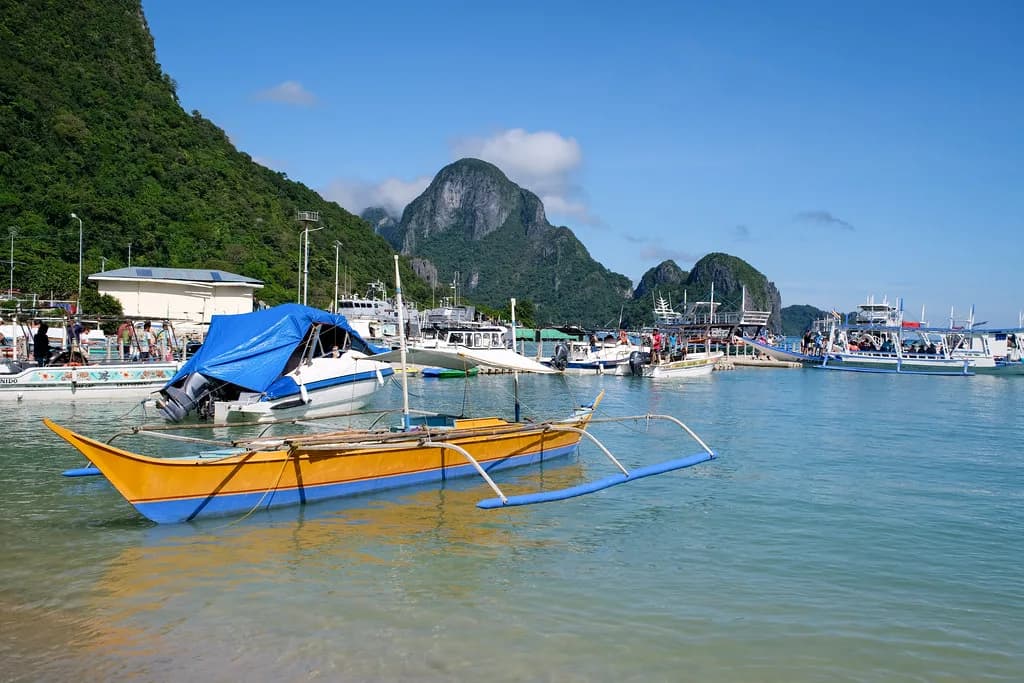 El Nido Footwear Guide: Shoes for Boat Decks, Wet Sand and Limestone