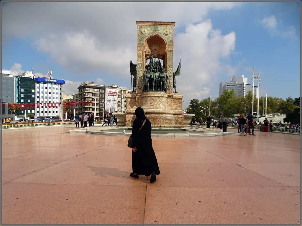 What to Wear on an Istanbul Ferry and Bosphorus Cruise