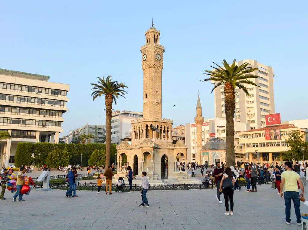 Izmir Packing List: What to Wear for the Aegean Coast