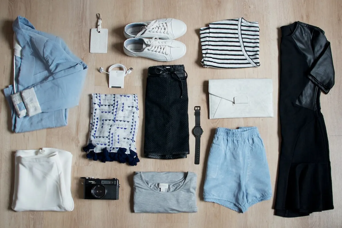 10 Essential Strategies for a Travel Capsule Wardrobe (2026)