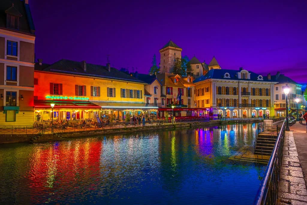 What to Wear in Annecy in October: Packing List & Outfit Ideas