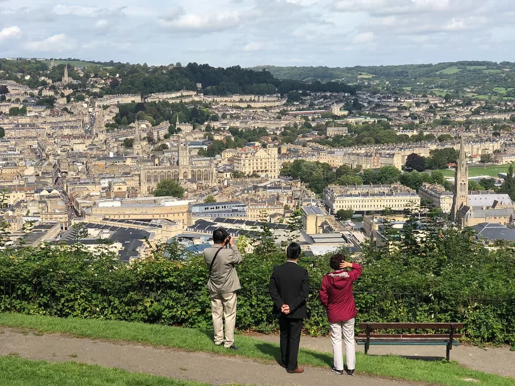 What to Wear in Bath in December: A Packing Guide