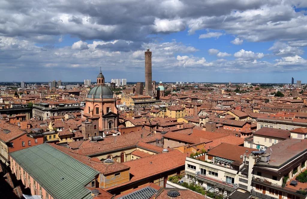 What to Wear in Bologna in April: Layers & Walking Shoes