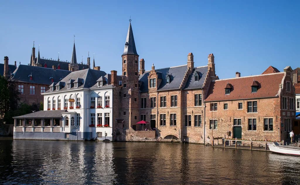 What to Wear in Bruges in July: Packing Guide & Outfit Ideas