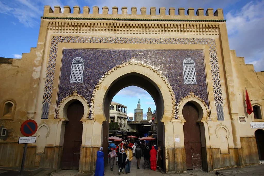 What to Wear in Fes in November: Warm Days, Cool Evenings