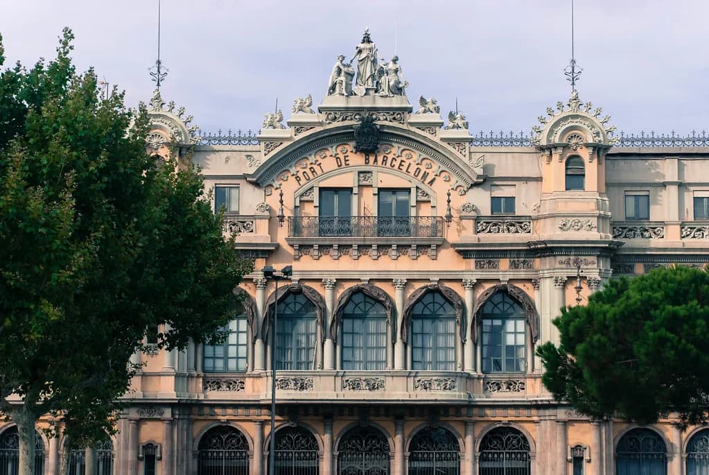 What to Wear in Barcelona in September: Packing Guide