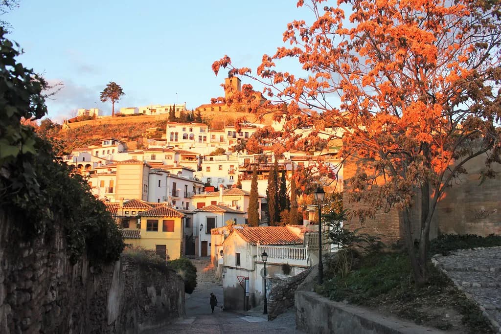 7 Essential Tips for What to Wear in Granada in April
