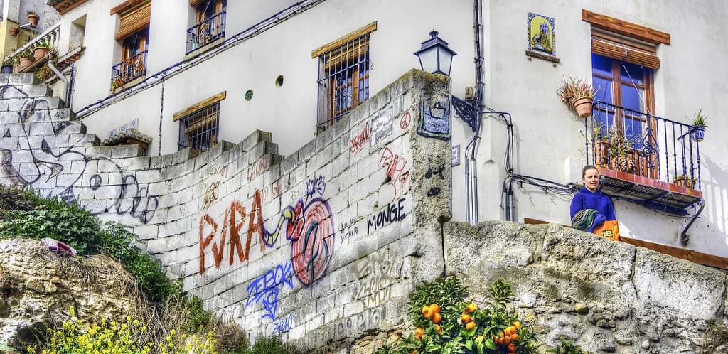 8 Essential Tips for What to Wear in Granada in August