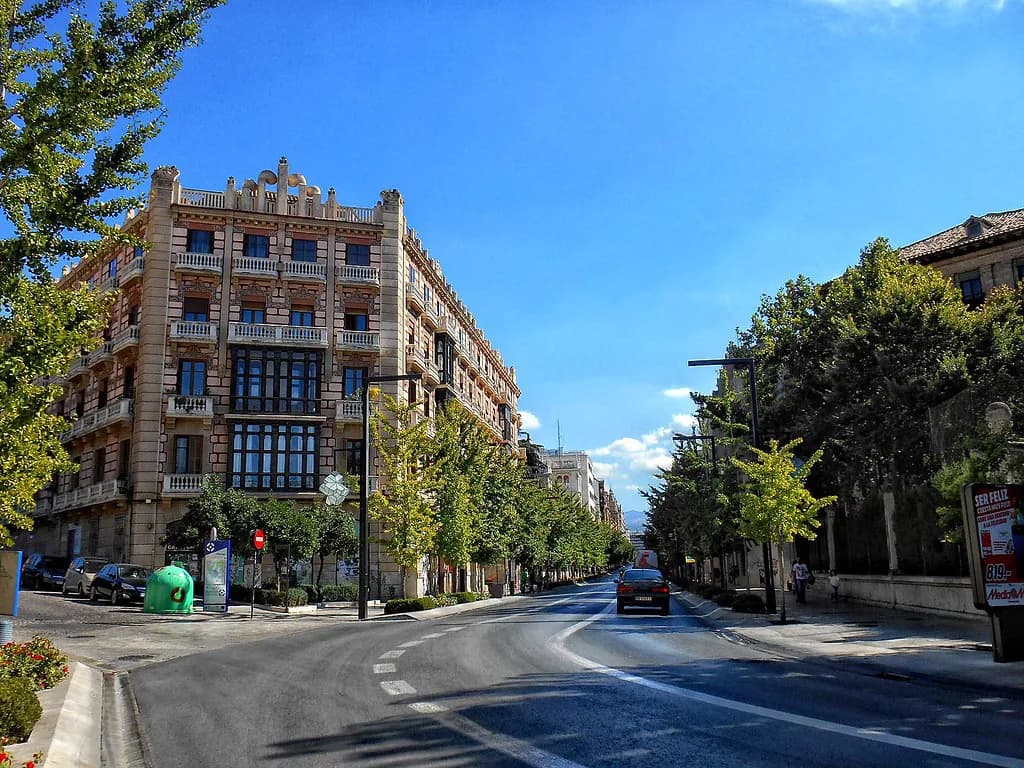 What to Wear in Granada in June: 8 Essential Packing Tips