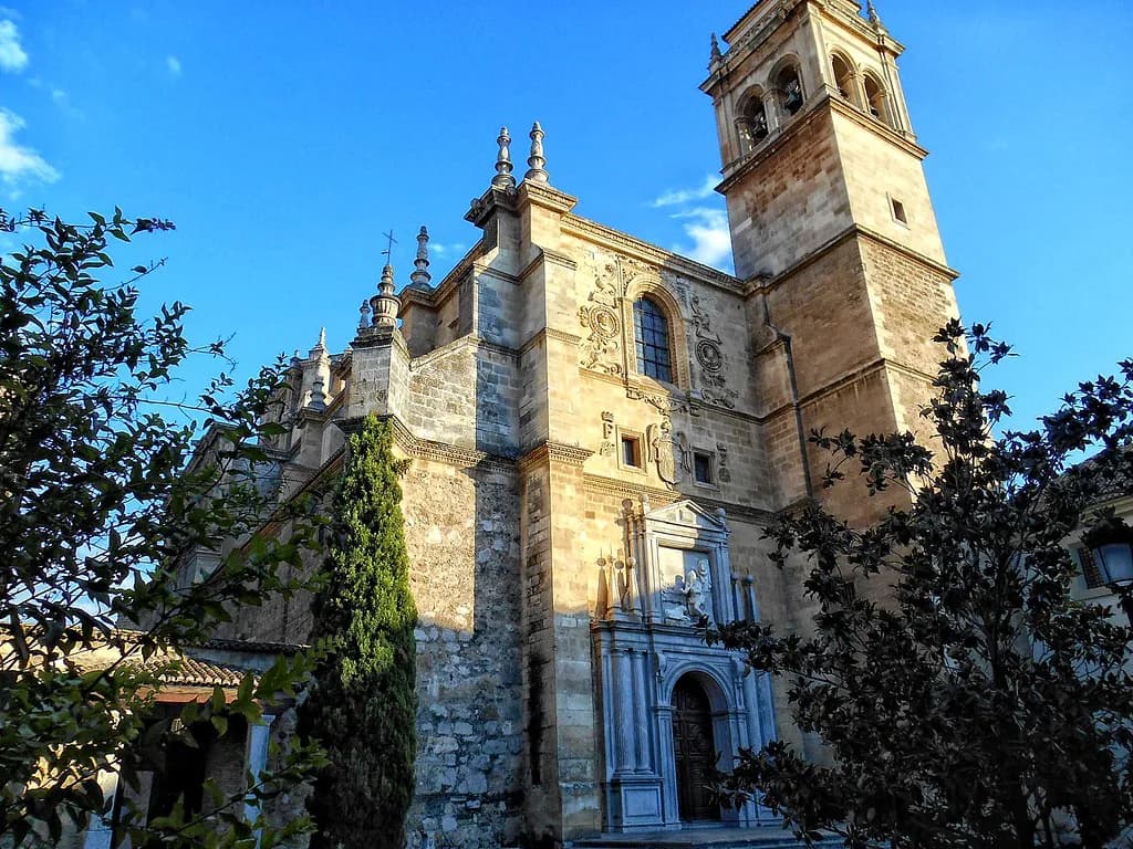 7 Essential Tips for What to Wear in Granada in March