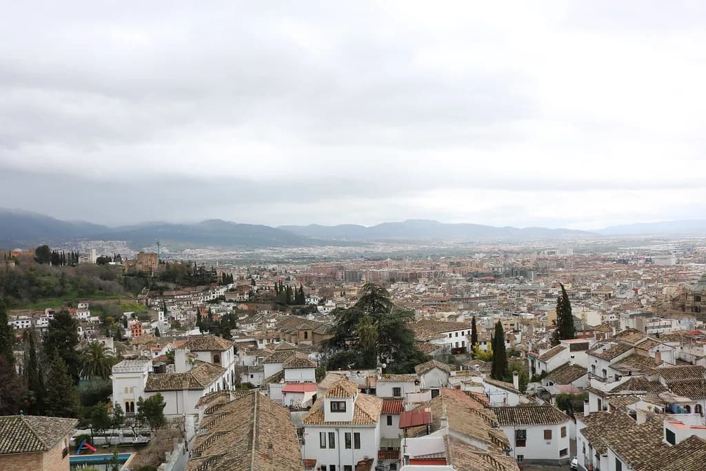 6 Essential Tips for What to Wear in Granada in November