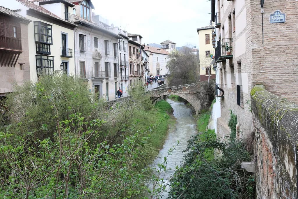 What to Wear in Granada in October: The Ultimate Guide