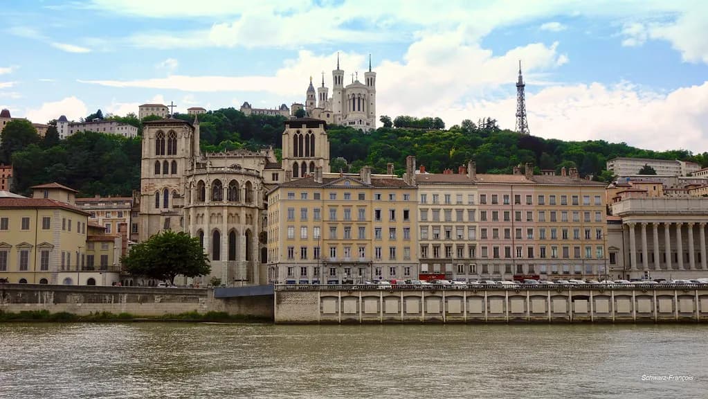 What to Wear in Lyon in April: 8 Essential Packing Tips