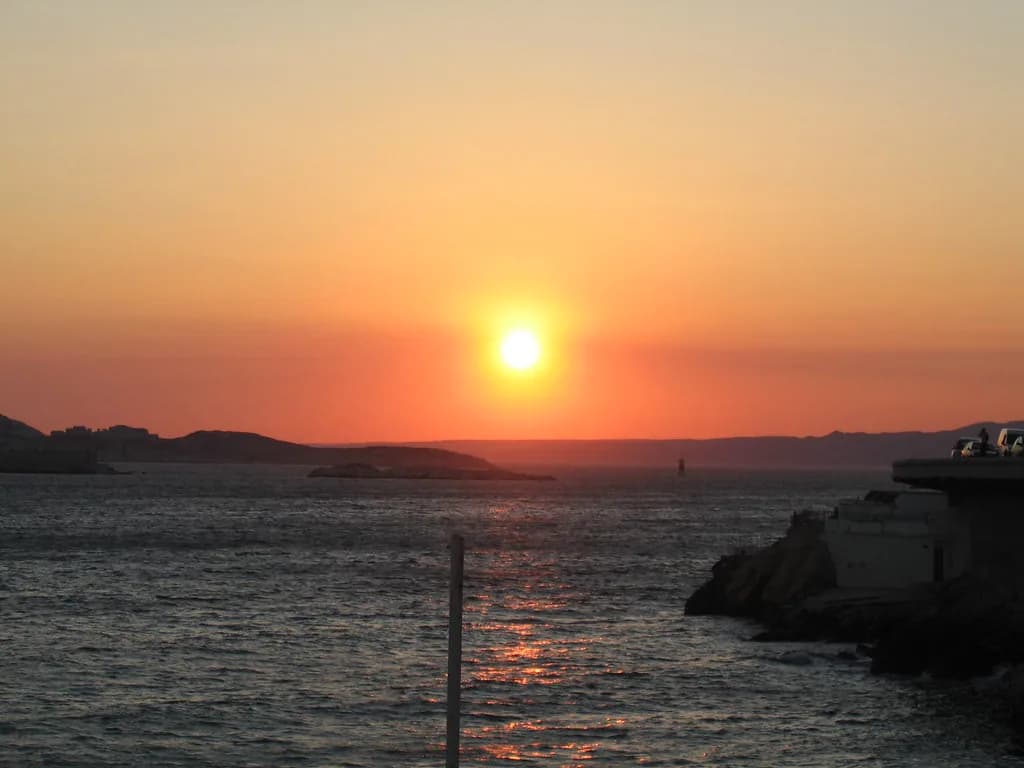 7 Essential Tips for What to Wear in Marseille in March
