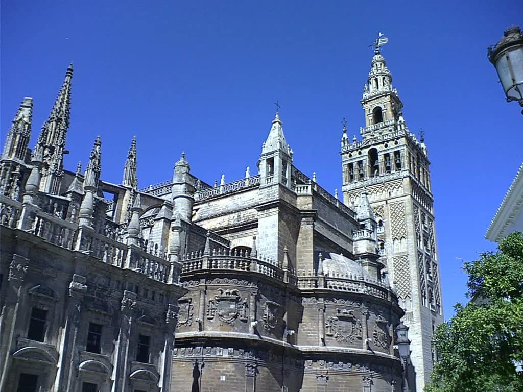 What to Wear in Seville in September: 7 Essential Packing Tips