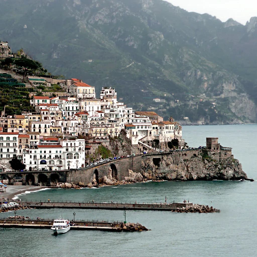 What to Wear in Sorrento in August: 10 Essential Tips