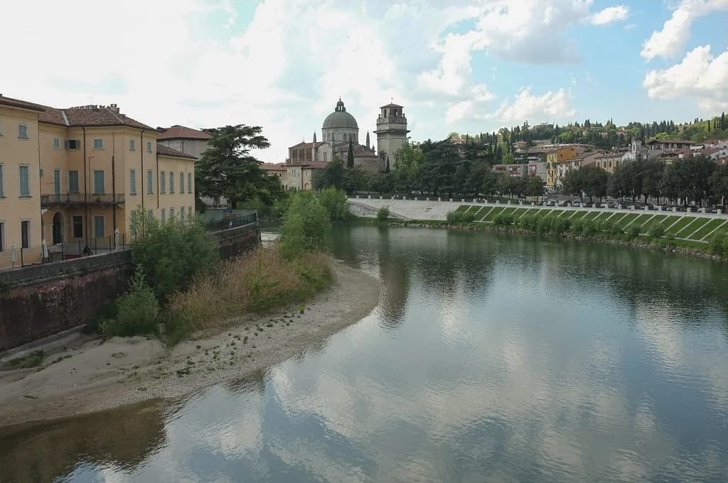What to Wear in Verona in July: 10 Essential Packing Tips
