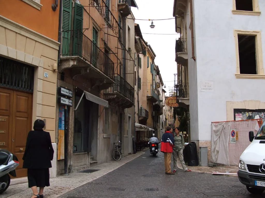 What to Wear in Verona in March: 9 Essential Packing Tips