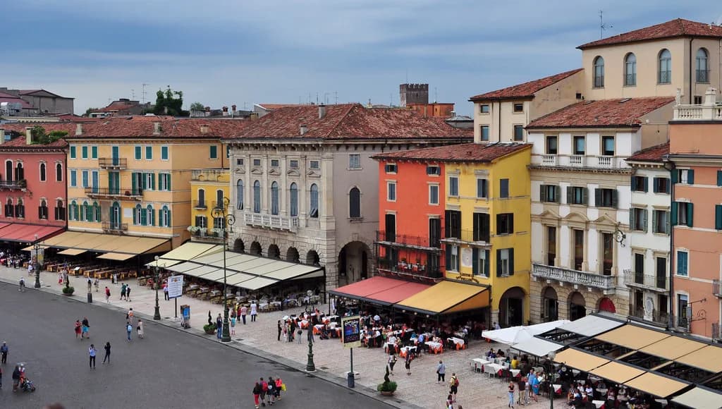 What to Wear in Verona in October: 8 Essential Packing Tips