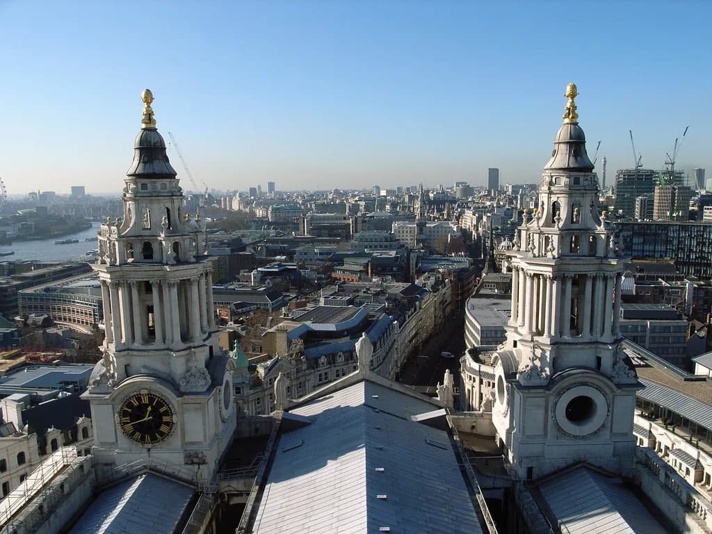 What to Wear in London in October: A Practical Packing Guide