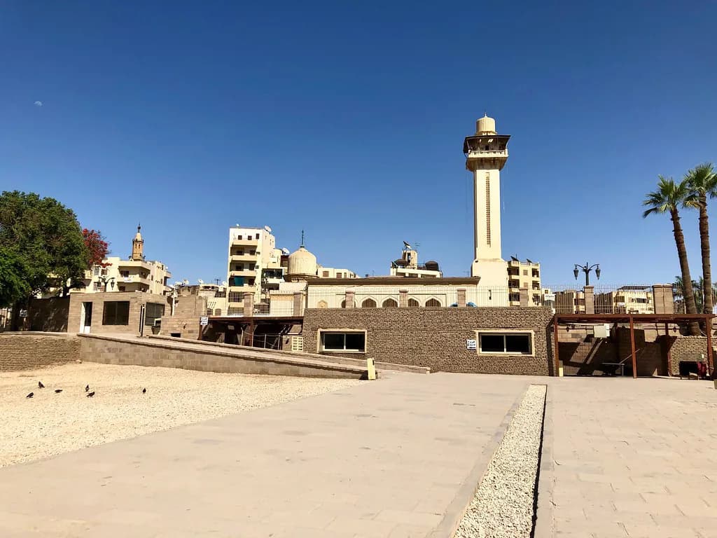 What to Wear for Luxor West Bank and Desert Day Trips