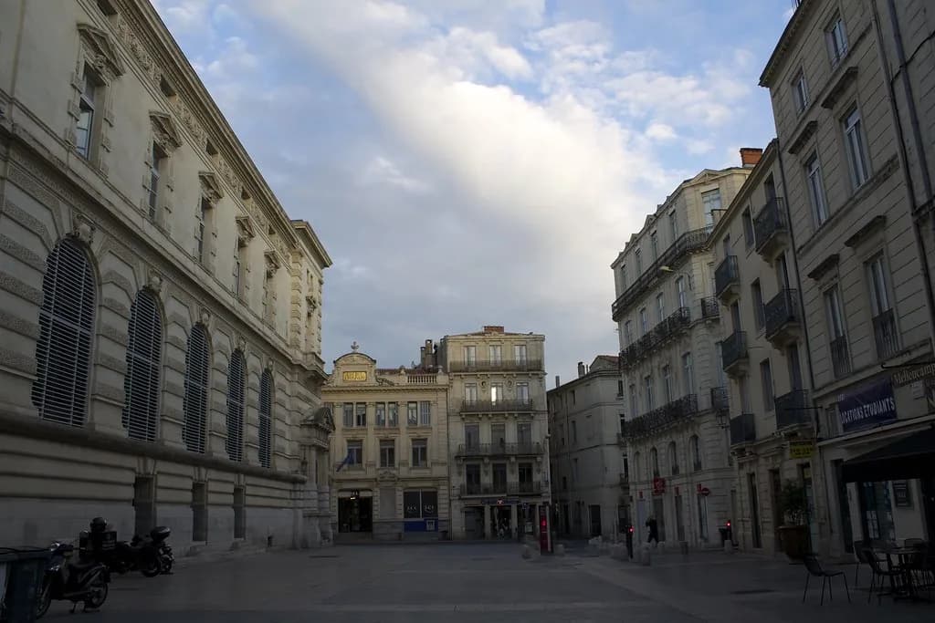 What to Wear in Montpellier in November: A Packing Guide