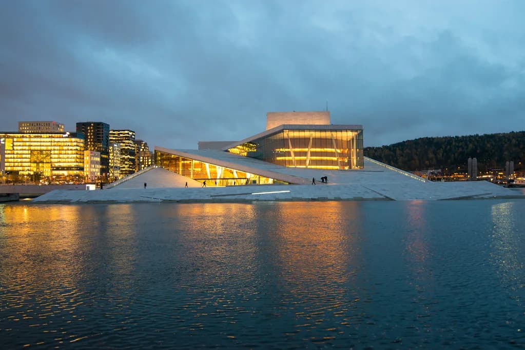 What to Wear in Oslo in February: Layers, Boots & Indoor Transitions