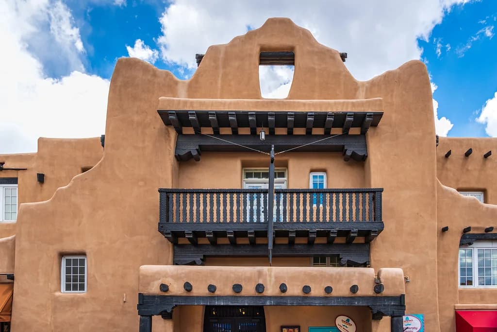 What to Wear in Santa Fe in March: Layers, Jackets & Shoes