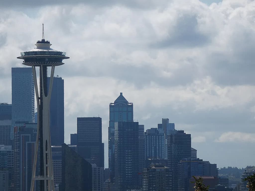 What to Wear in Seattle in October: Mid-Fall Layers and Rain Gear