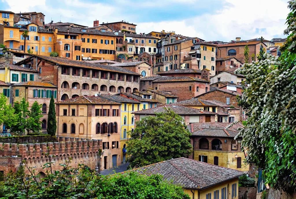 What to Wear in Siena in April: Packing Guide & Outfit Ideas