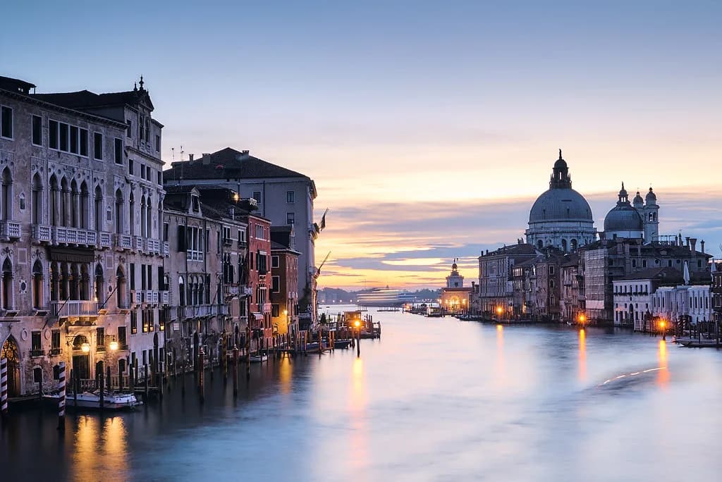 What to Wear in Venice in September: A Packing Guide