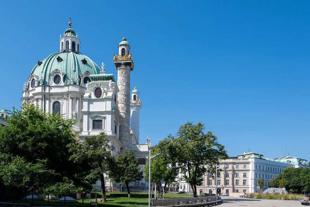 What to Wear in Vienna in April