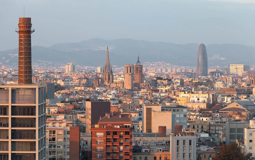 What to wear in Barcelona outfits