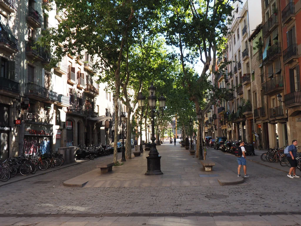 What to wear in Barcelona outfits