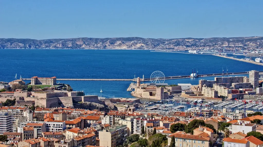 A Marseille street in winter light, ideal for layered February outfits