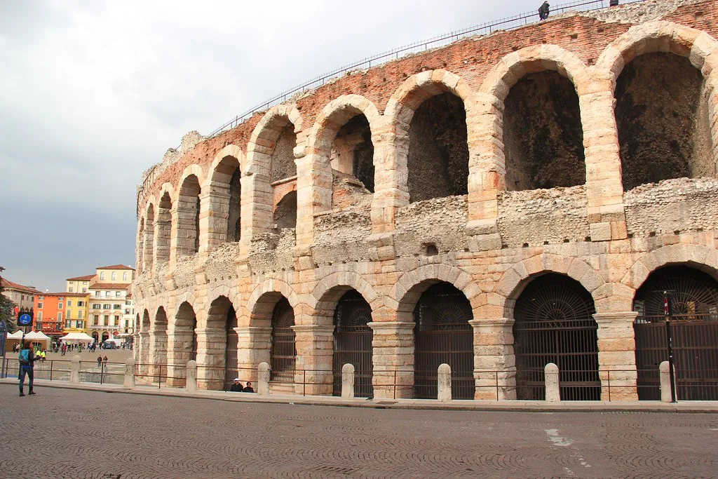 Stylish local fashion in Verona reflecting the Bella Figura dress code